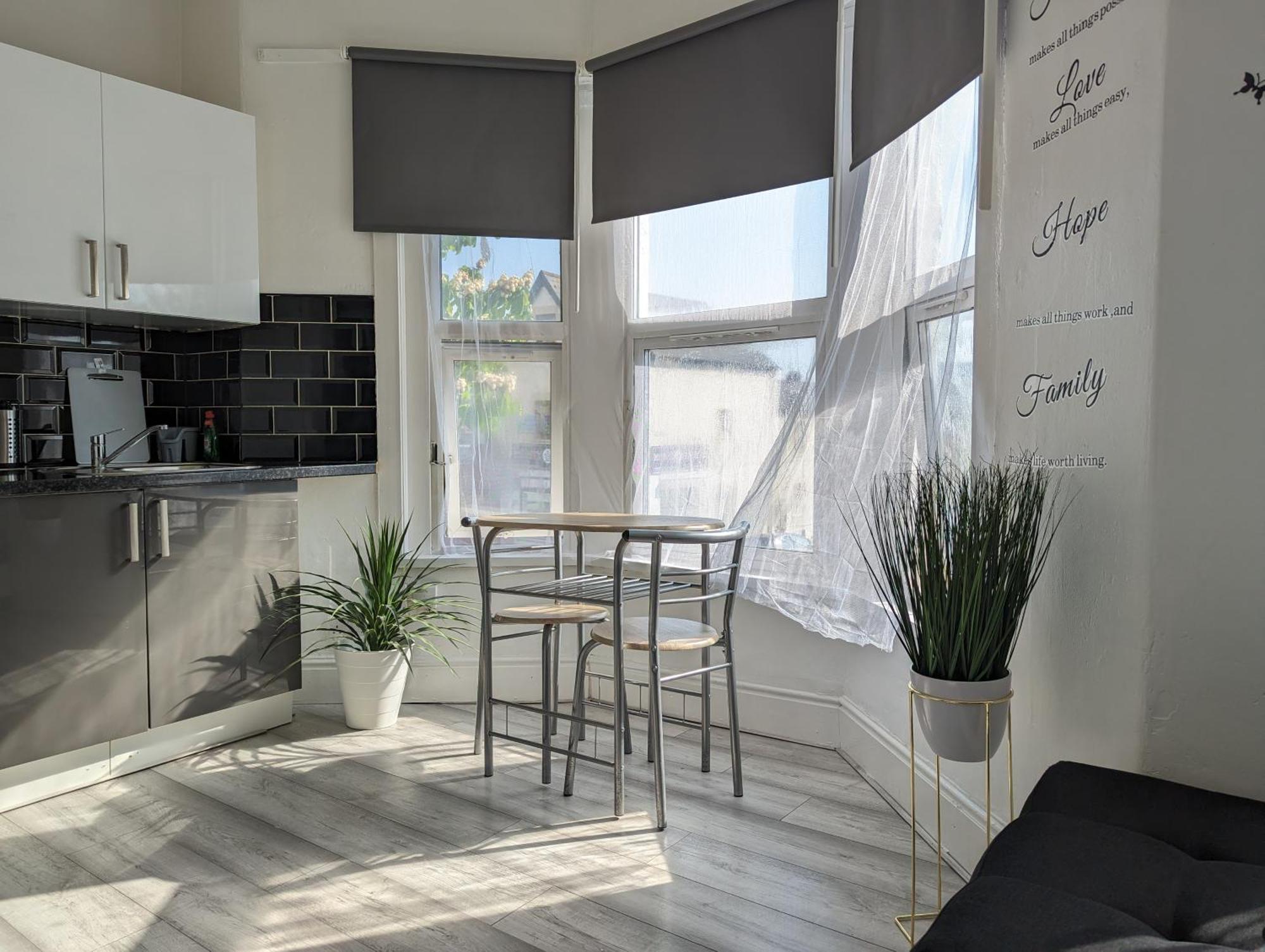 Inner-City Apartments - Basic Amenites Cardiff Zewnętrze zdjęcie