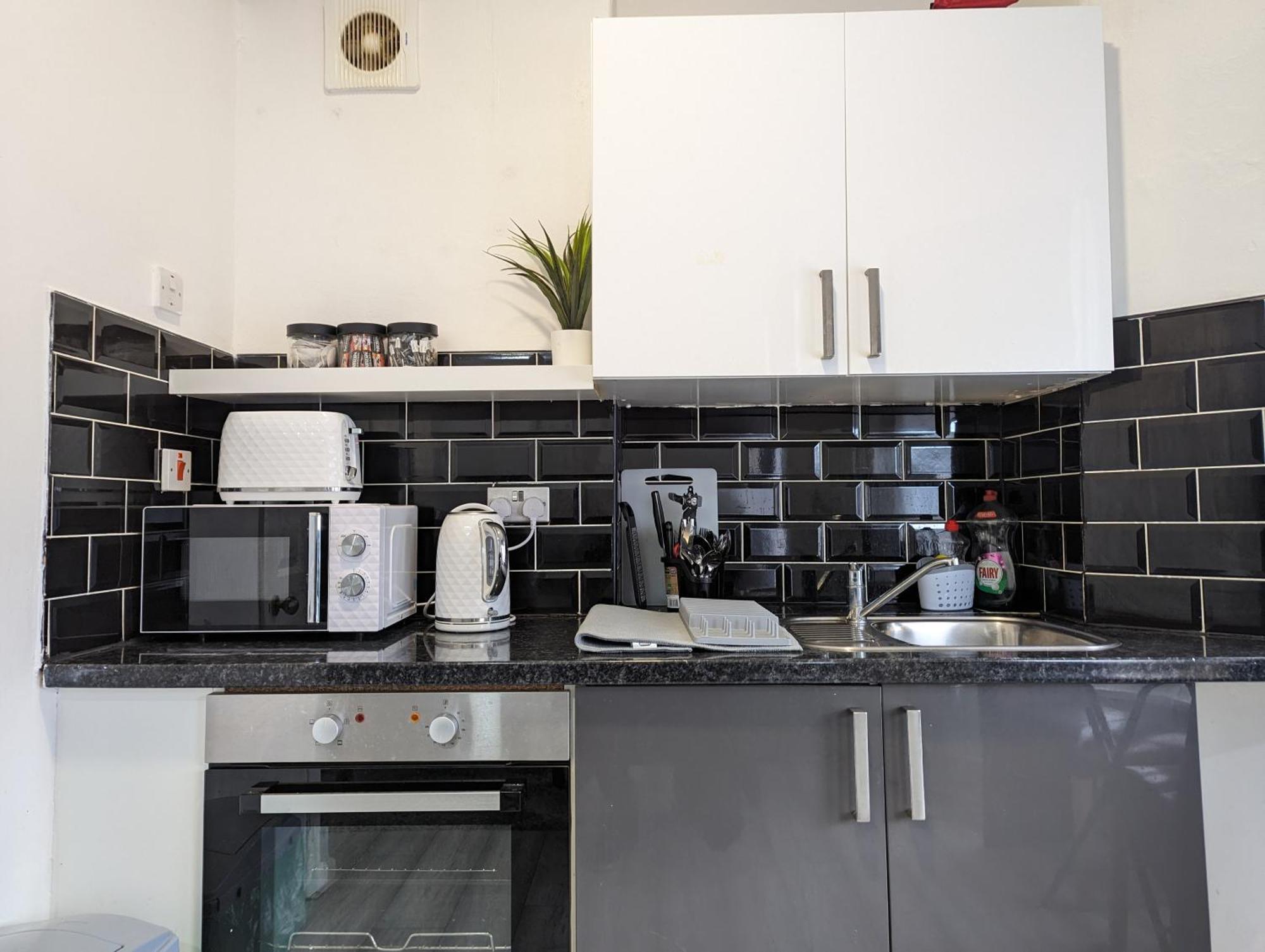 Inner-City Apartments - Basic Amenites Cardiff Zewnętrze zdjęcie