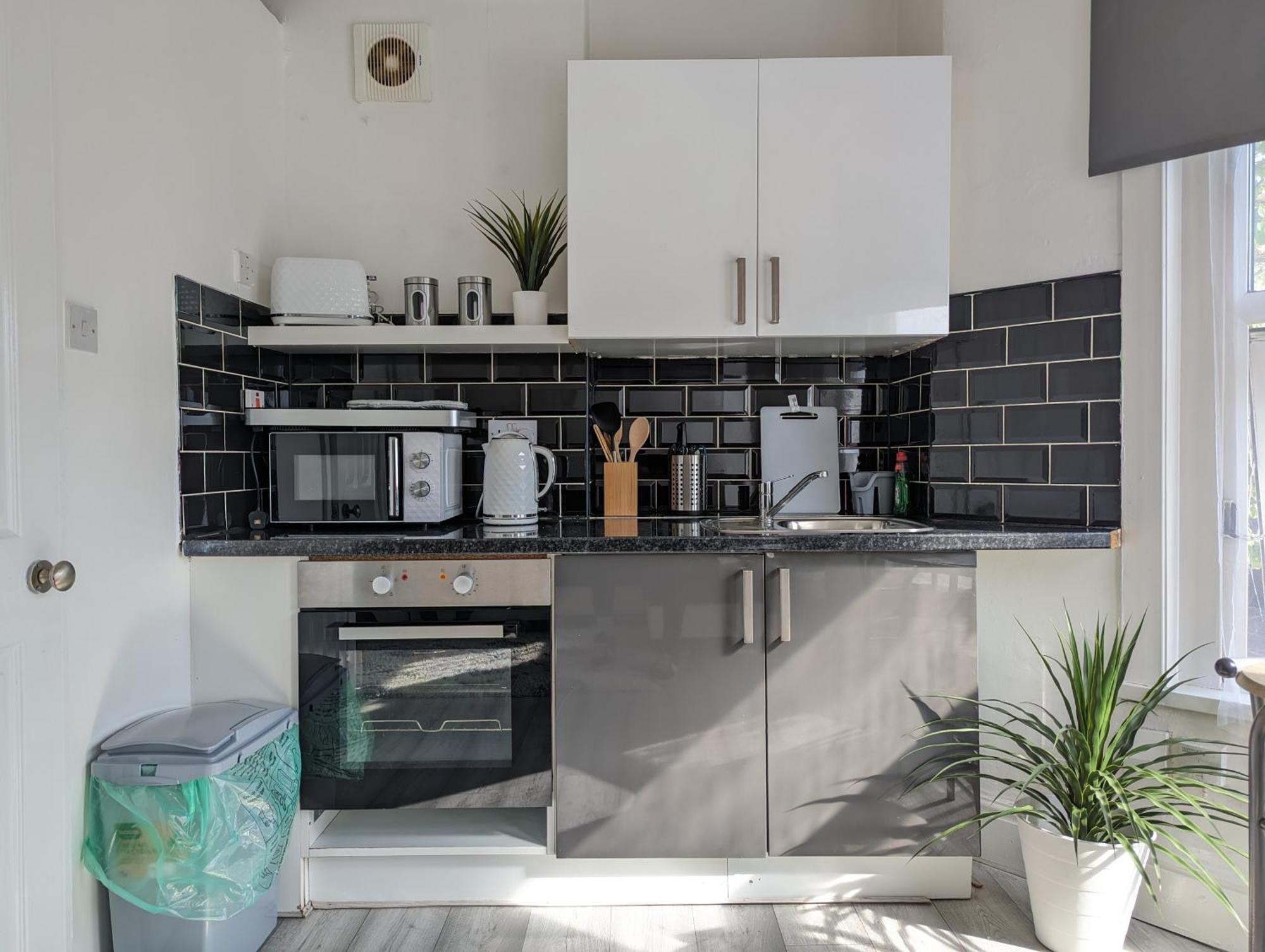 Inner-City Apartments - Basic Amenites Cardiff Zewnętrze zdjęcie