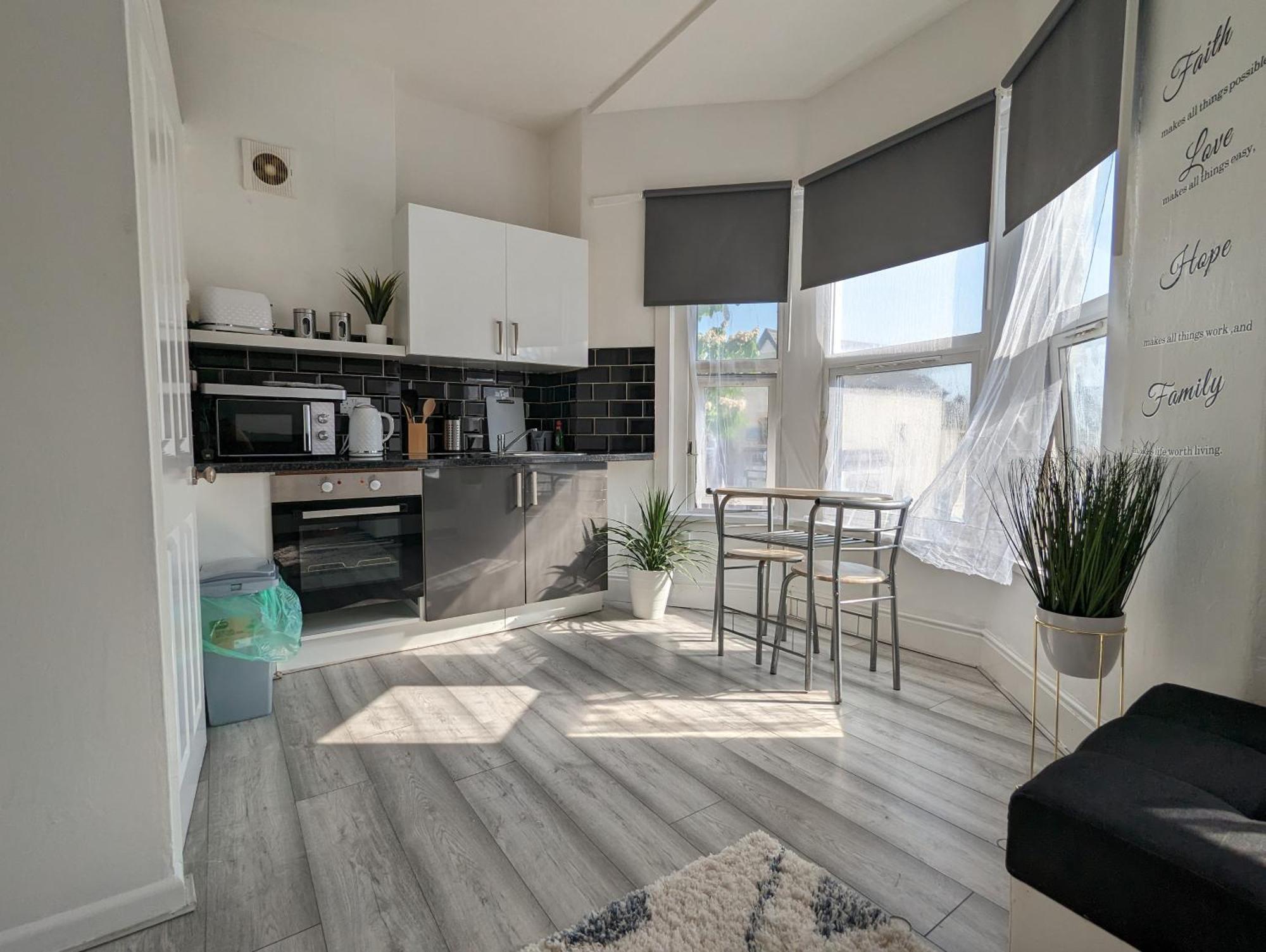 Inner-City Apartments - Basic Amenites Cardiff Zewnętrze zdjęcie